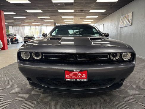 Used 2020 Dodge Challenger SXT image 4