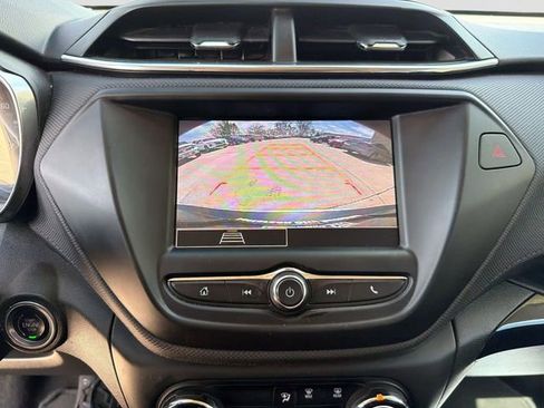 Used 2022 Chevrolet TrailBlazer LT FWD image 23