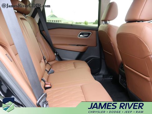 Used 2026 Nissan Rogue Platinum w/ Platinum Premium Package AWD/4WD image 12