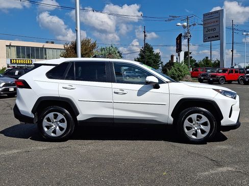 Certified 2022 Toyota RAV4 LE image 8