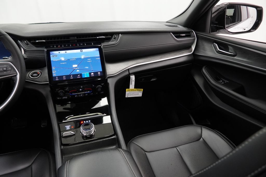 Certified 2025 Jeep Grand Cherokee Limited AWD/4WD image 19