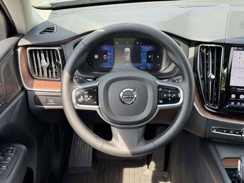 Used 2023 Volvo XC60 B5 Plus AWD/4WD image 15