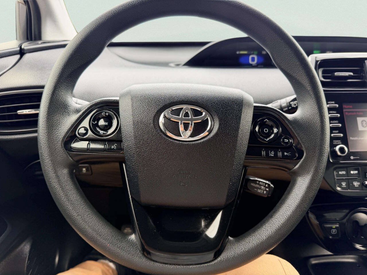Used 2022 Toyota Prius LE FWD image 32