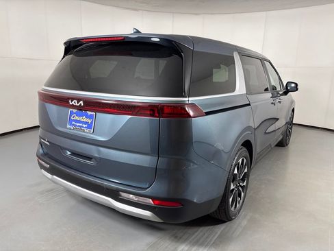 Used 2023 Kia Carnival EX FWD image 8