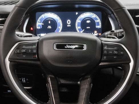 New 2025 Jeep Grand Cherokee L Limited w/ Luxury Tech Group II AWD/4WD image 11
