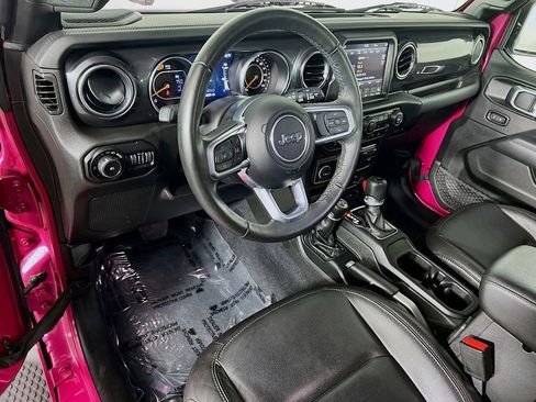 Used 2022 Jeep Wrangler Unlimited Sahara AWD/4WD image 9