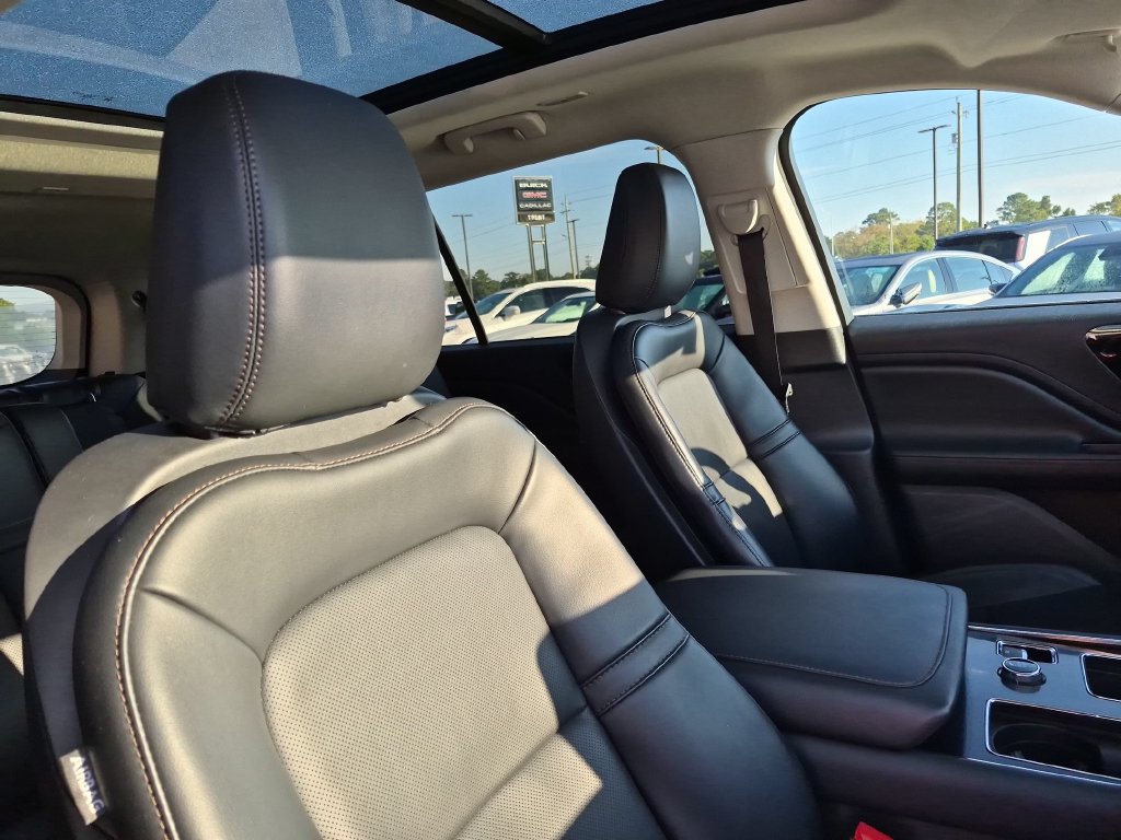 Used 2025 Lincoln Aviator AWD w/ Equipment Group 101A image 34