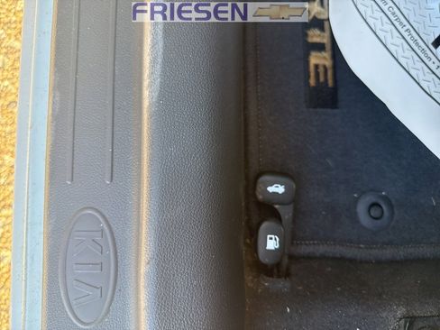 Used 2010 Kia Forte EX image 12