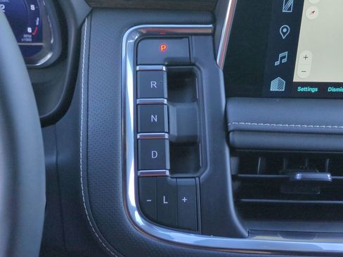 Used 2024 Chevrolet Tahoe Premier AWD/4WD image 27
