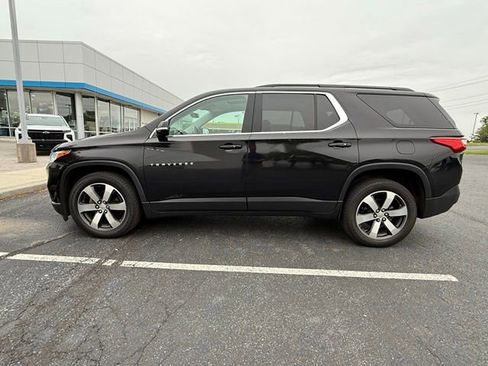 Used 2019 Chevrolet Traverse LT w/ LT Premium Package AWD/4WD image 3