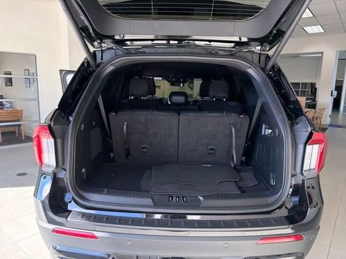 Used 2025 Ford Explorer ST-Line w/ ST-Line Street Pack image 10