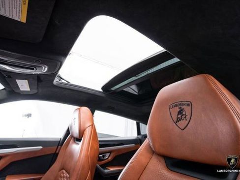 Used 2019 Lamborghini Urus AWD/4WD image 32