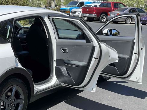 Used 2025 Kia K4 FWD image 61