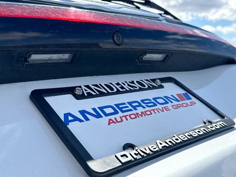 Used 2024 Chrysler Pacifica Touring-L image 14