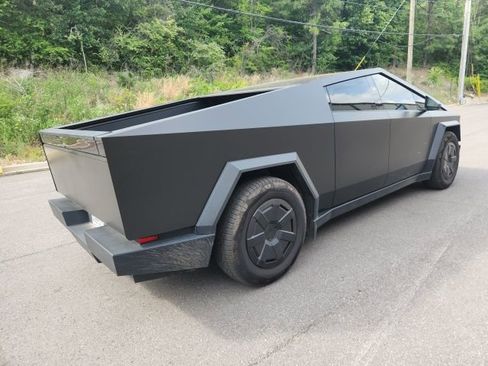 Used 2024 Tesla Cybertruck AWD Crew Cab image 3