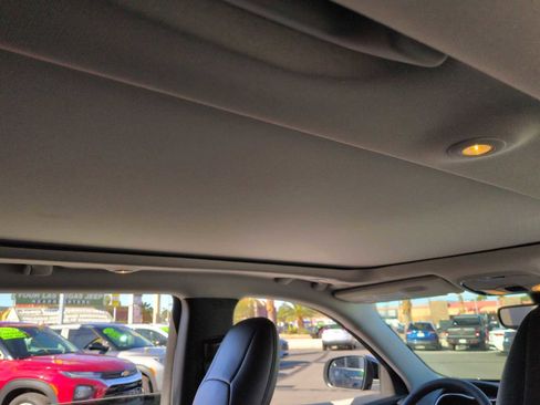 Used 2022 Jeep Cherokee Latitude Lux w/ Sun & Sound Group image 39