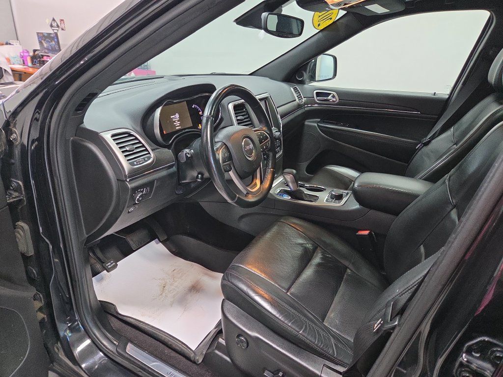 Used 2018 Jeep Grand Cherokee Limited w/ Luxury Group II AWD/4WD image 30