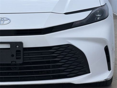 Used 2025 Toyota Camry LE image 9