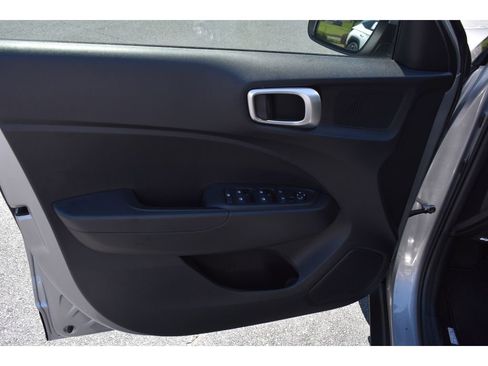 New 2025 Hyundai Venue SE image 16