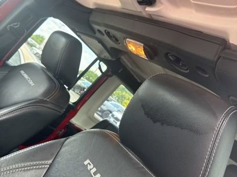 Used 2015 Jeep Wrangler Unlimited Rubicon w/ Connectivity Group AWD/4WD image 3