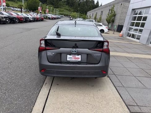 Used 2019 Toyota Prius LE AWD/4WD image 2