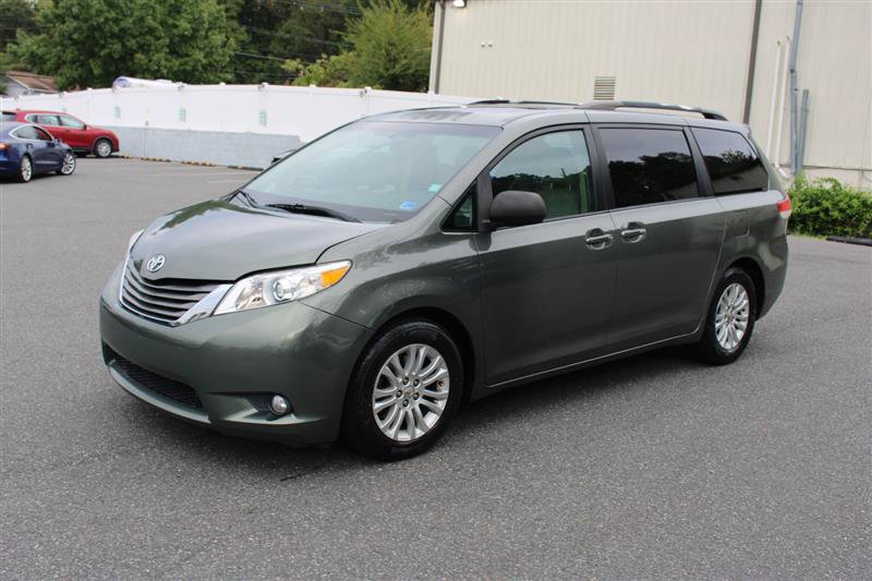 Used 2013 Toyota Sienna XLE FWD image 3