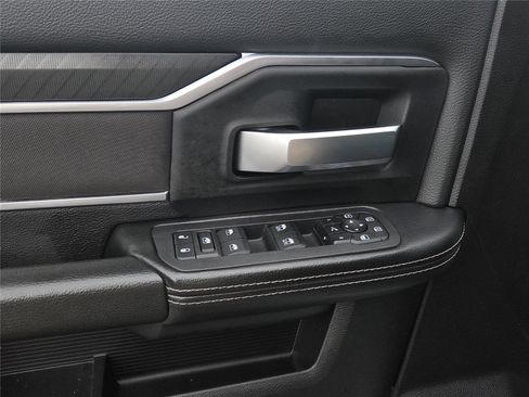 Used 2025 RAM 2500 Big Horn AWD/4WD image 18