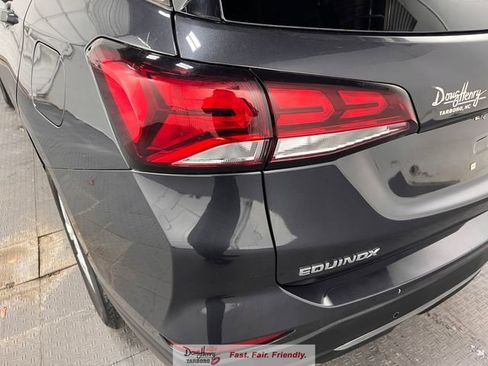 Used 2022 Chevrolet Equinox LT FWD image 12