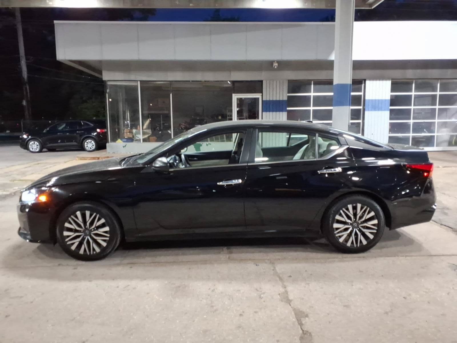 Used 2025 Nissan Altima 2.5 SV FWD image 5