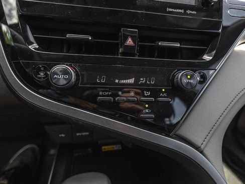 Used 2022 Toyota Camry XLE FWD image 13