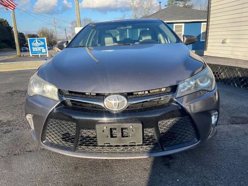 Used 2017 Toyota Camry SE image 2