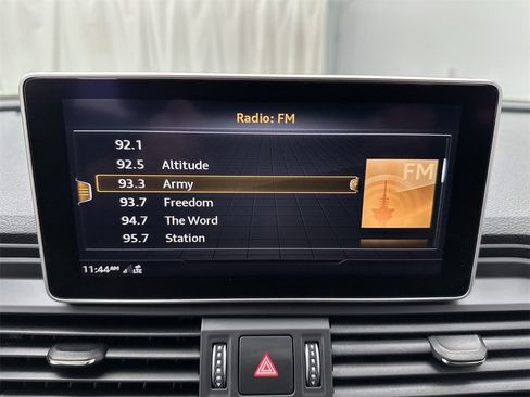 Used 2020 Audi Q5 e Premium Plus w/ Premium Plus Package image 16