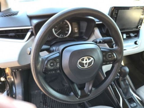 Used 2022 Toyota Corolla LE w/ LE Convenience Package FWD image 17
