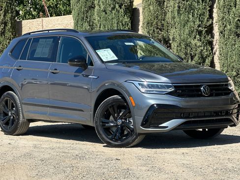 Certified 2024 Volkswagen Tiguan SE R-Line image 2