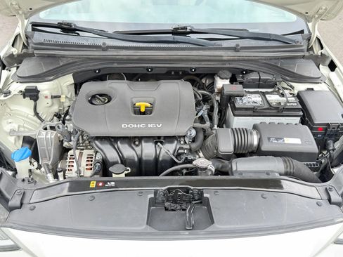 Used 2017 Hyundai Elantra SE image 9