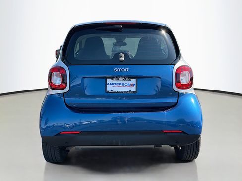 Used 2016 smart fortwo passion RWD image 14