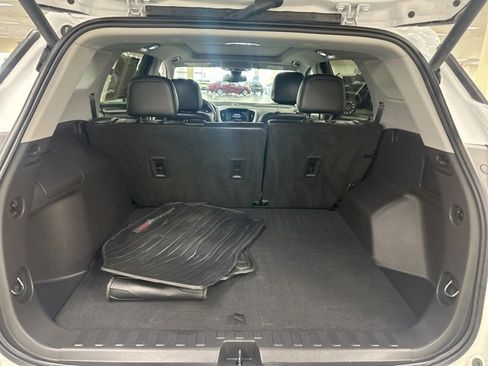 Used 2022 GMC Terrain SLT w/ Infotainment Package II image 23