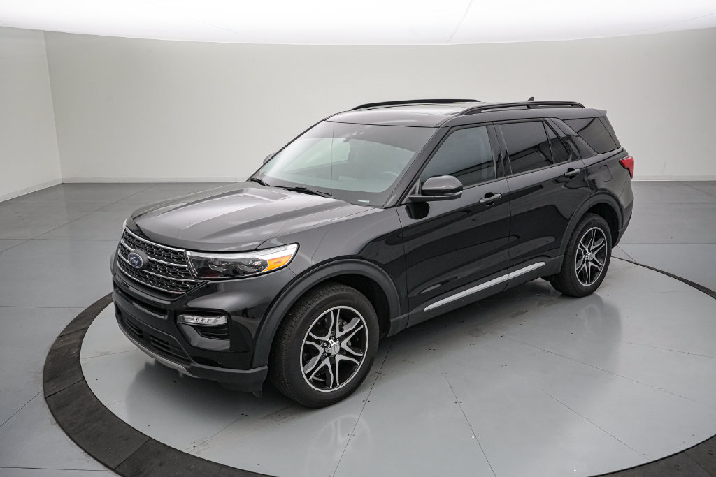 Certified 2024 Ford Explorer XLT w/ Equipment Group 202A AWD/4WD image 8