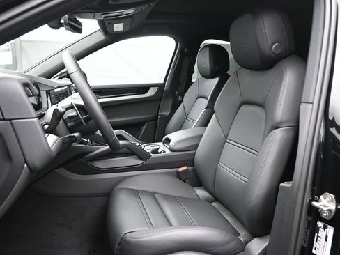 New 2026 Porsche Cayenne Coupe AWD/4WD image 5