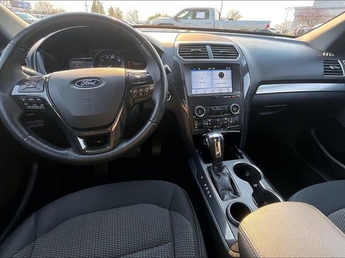 Used 2018 Ford Explorer XLT w/ Equipment Group 201A FWD image 14