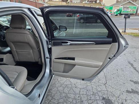 Used 2019 Ford Fusion SEL image 17