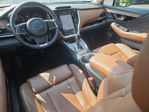 Used 2022 Subaru Outback Touring AWD/4WD image 3