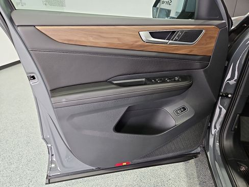 New 2026 Volkswagen Atlas SE FWD image 16