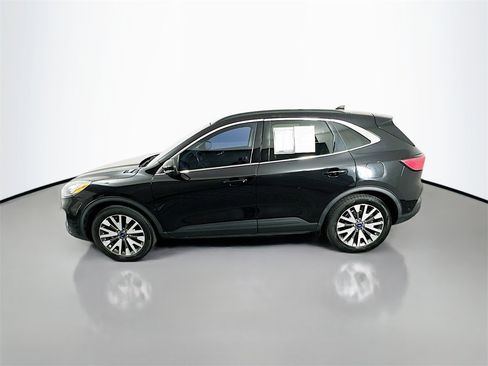 Used 2020 Ford Escape Titanium image 4