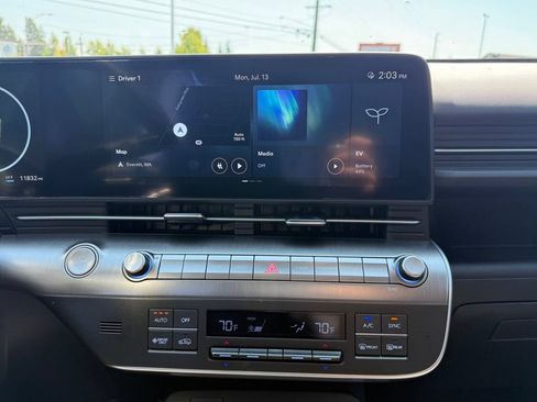 Certified 2025 Hyundai Kona SEL FWD image 21