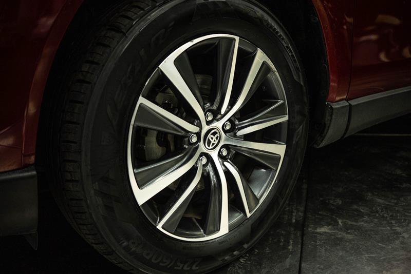 Used 2021 Toyota Venza LE w/ Carpet Mat Package (TMS) AWD/4WD image 3