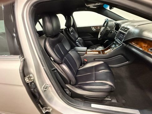 Used 2019 Lincoln Continental Premiere image 13