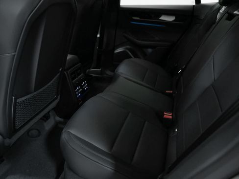 New 2026 Porsche Macan Electric RWD image 33