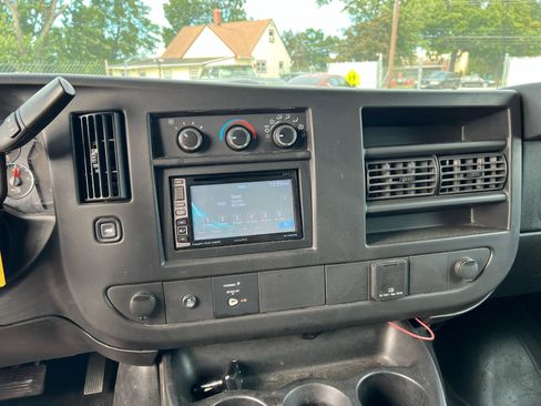 Used 2017 GMC Savana 3500 Extended image 8