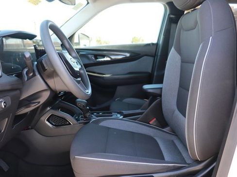 Used 2025 Chevrolet TrailBlazer LT image 12